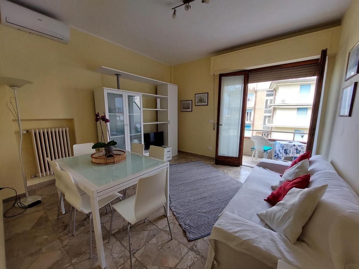 Acquadimare Apartment Viareggio Exteriör bild